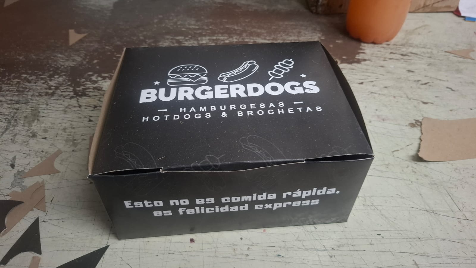 Empaque personalizado — Burgerdogs